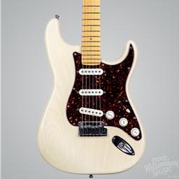 Fender 98'-99' American Deluxe Stratocaster w/Case - USED